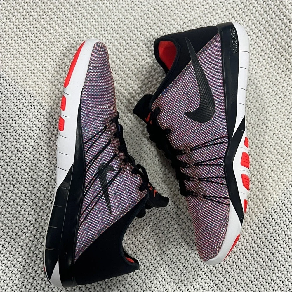 Nike Free TR 6 Black and Red Sneakers